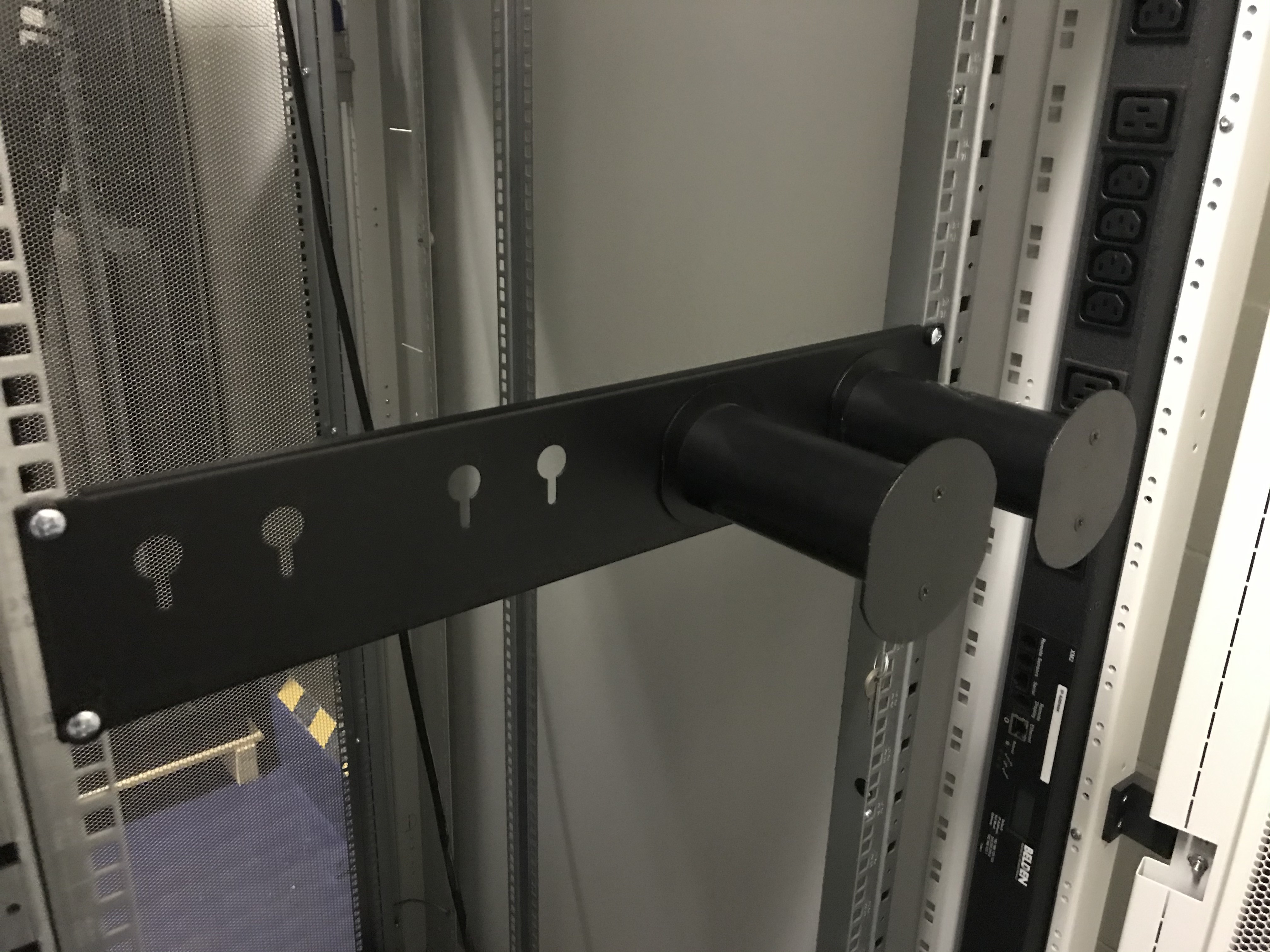 E-SERIE HALTERUNG FÜR DIE AUFBEWAHRUNG VON KABELÜBERLÄNGEN